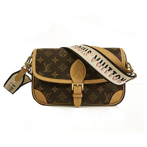 louis vuitton shoulder bag.|louis vuitton detachable shoulder bags.